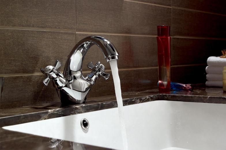 Double-Handle Faucets: Classic Design, Precise Control